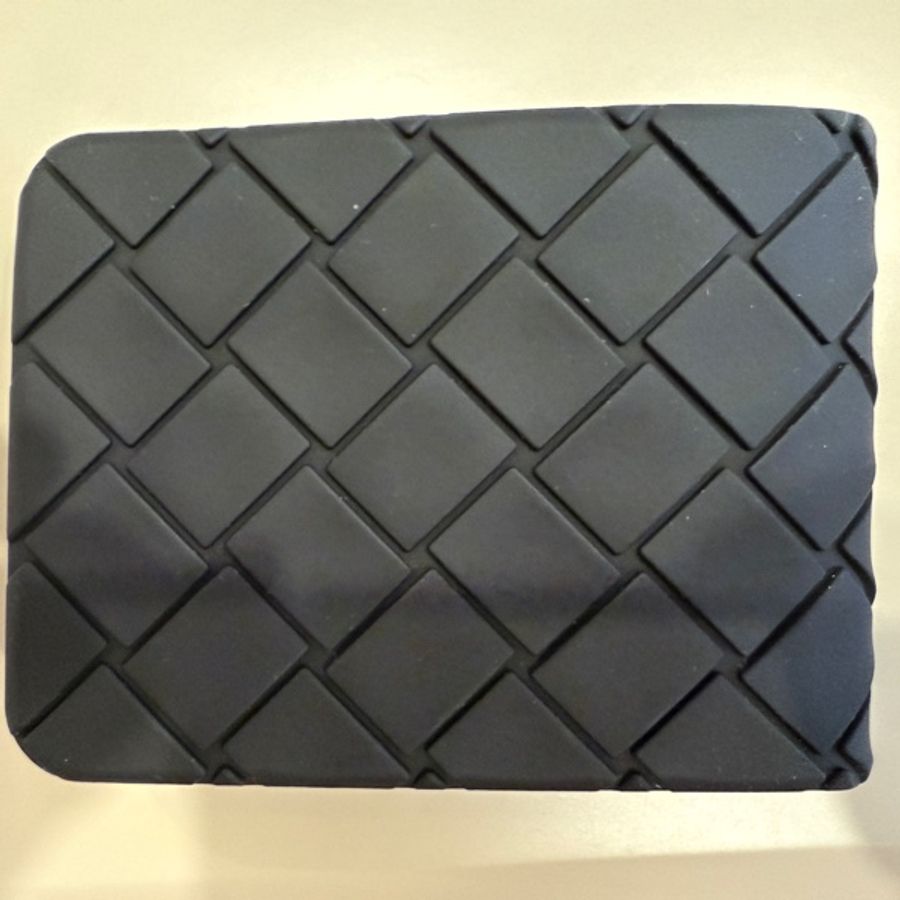 Bottega Veneta 橡膠編織短夾（黑）-6