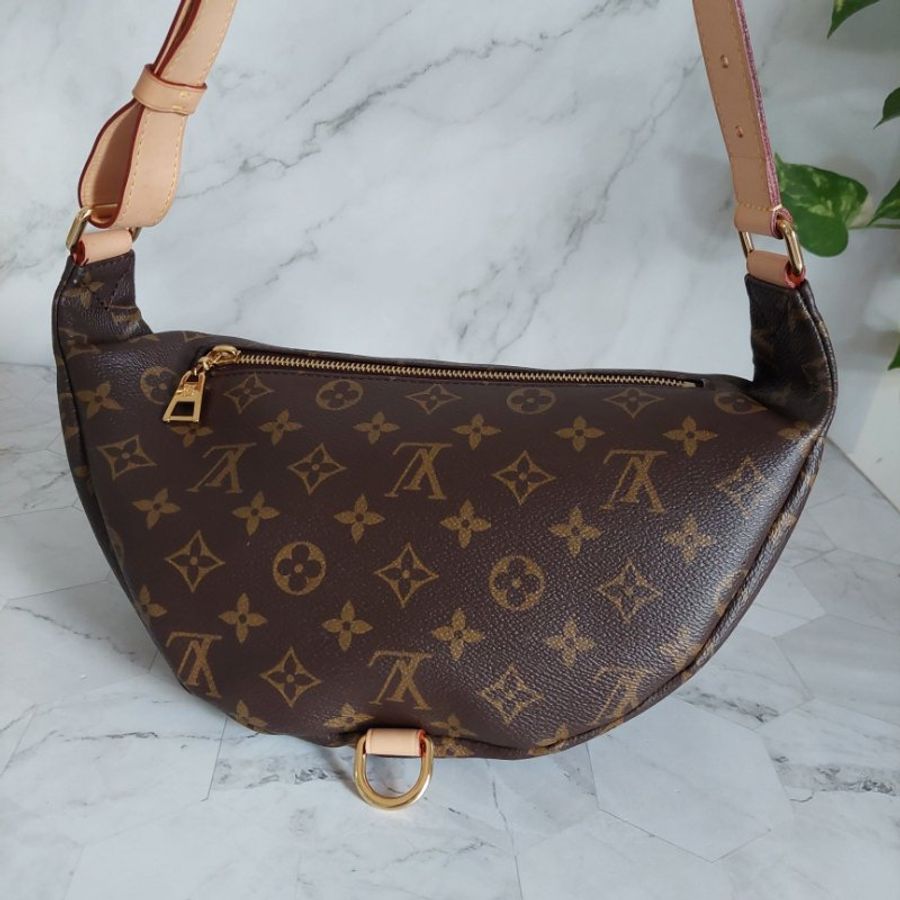 LV M43644 Bumbag🎀現品實拍 🎀 9.3成新Monogram老花字紋 腰包 斜背包 胸口包-6