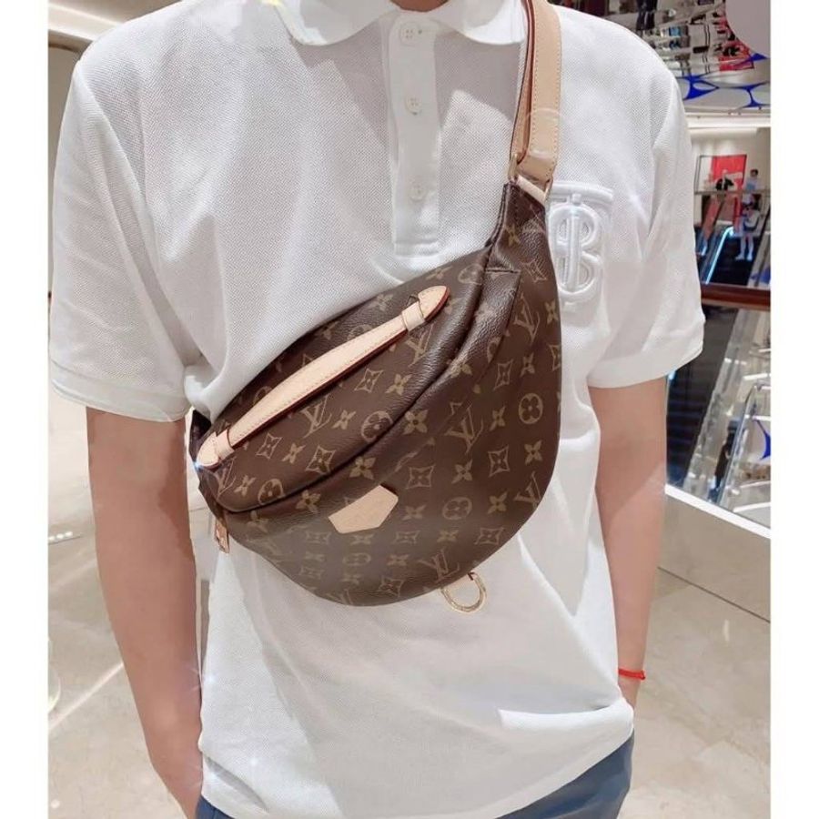 LV M43644 Bumbag🎀現品實拍 🎀 9.3成新Monogram老花字紋 腰包 斜背包 胸口包-8
