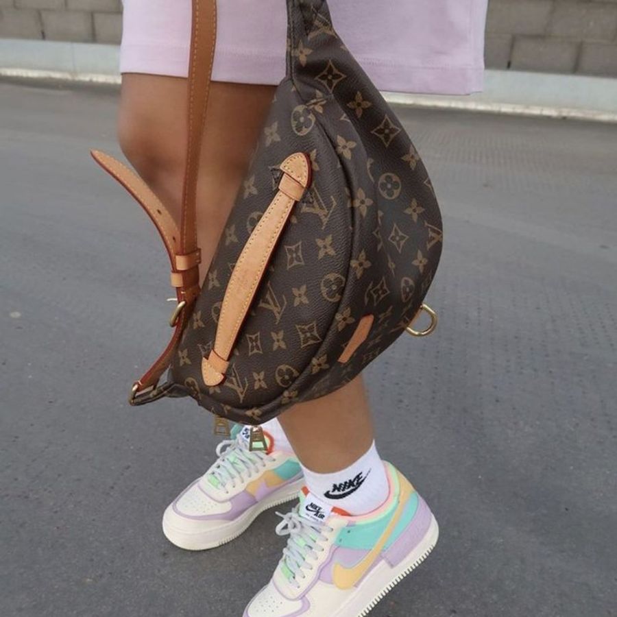 LV M43644 Bumbag🎀現品實拍 🎀 9.3成新Monogram老花字紋 腰包 斜背包 胸口包-13