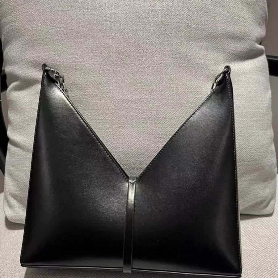 GIVENCHY Cut-out 鍊條牛皮肩背斜背包27.5*6.5*27.5 99新配件塵袋-5