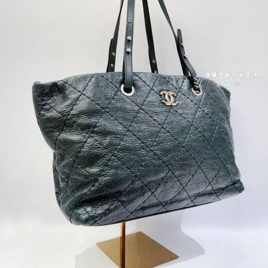 CHANEL ON THE ROAD綠色揉製牛皮托特包A48019-2
