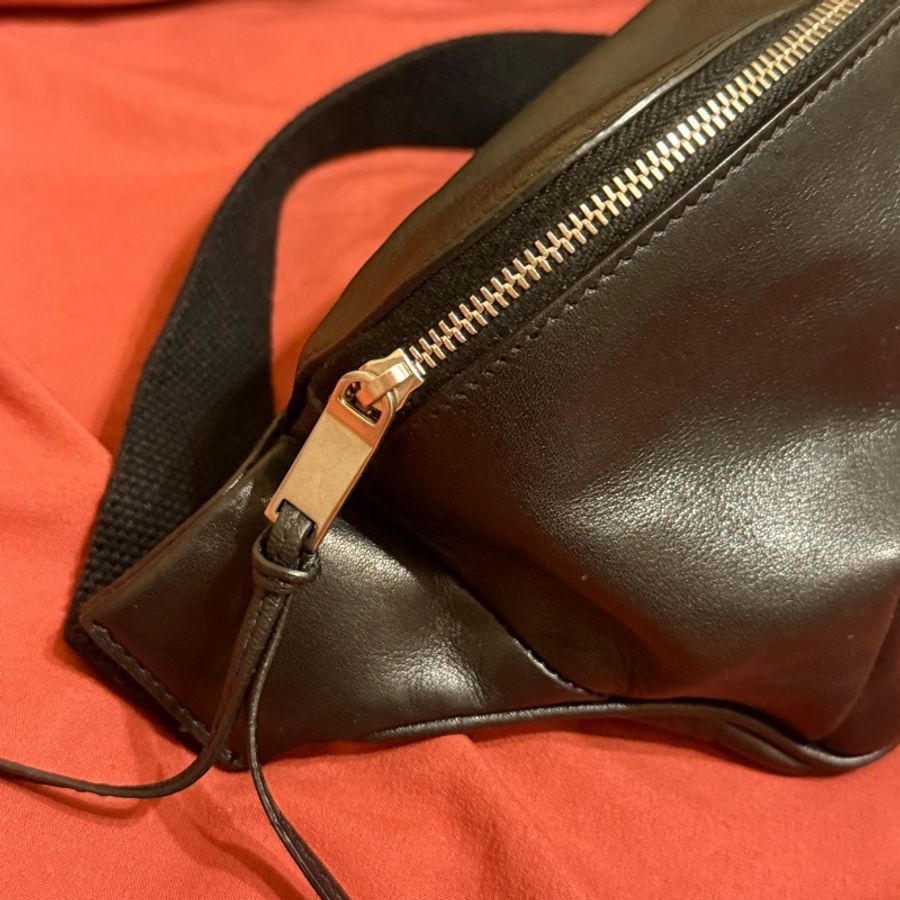Saint Laurent Paris 經典黑色軟皮腰包-4