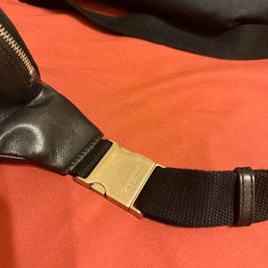 Saint Laurent Paris 經典黑色軟皮腰包-11