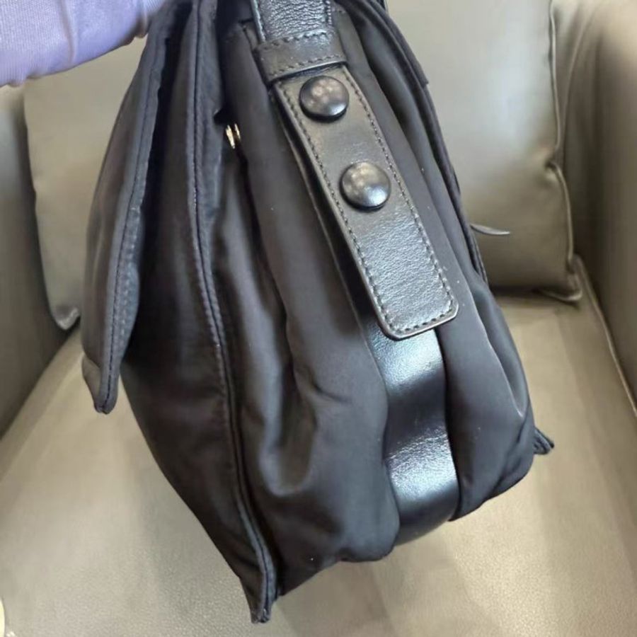PRADA cini三角標中號郵差包 新款 尺寸29X20 97新 配件塵袋-1