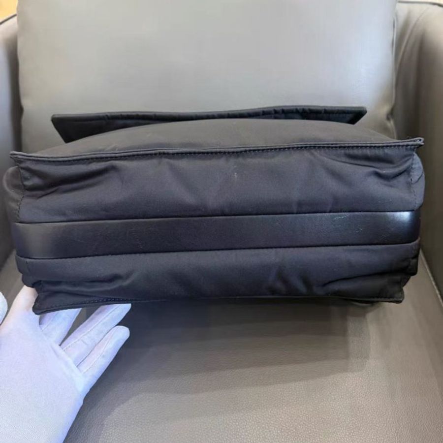 PRADA cini三角標中號郵差包 新款 尺寸29X20 97新 配件塵袋-4