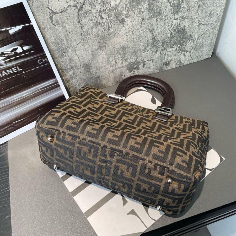 Fendi 超模包 小號 尺寸約:30*20cm 經典老花 獨特魅力-2