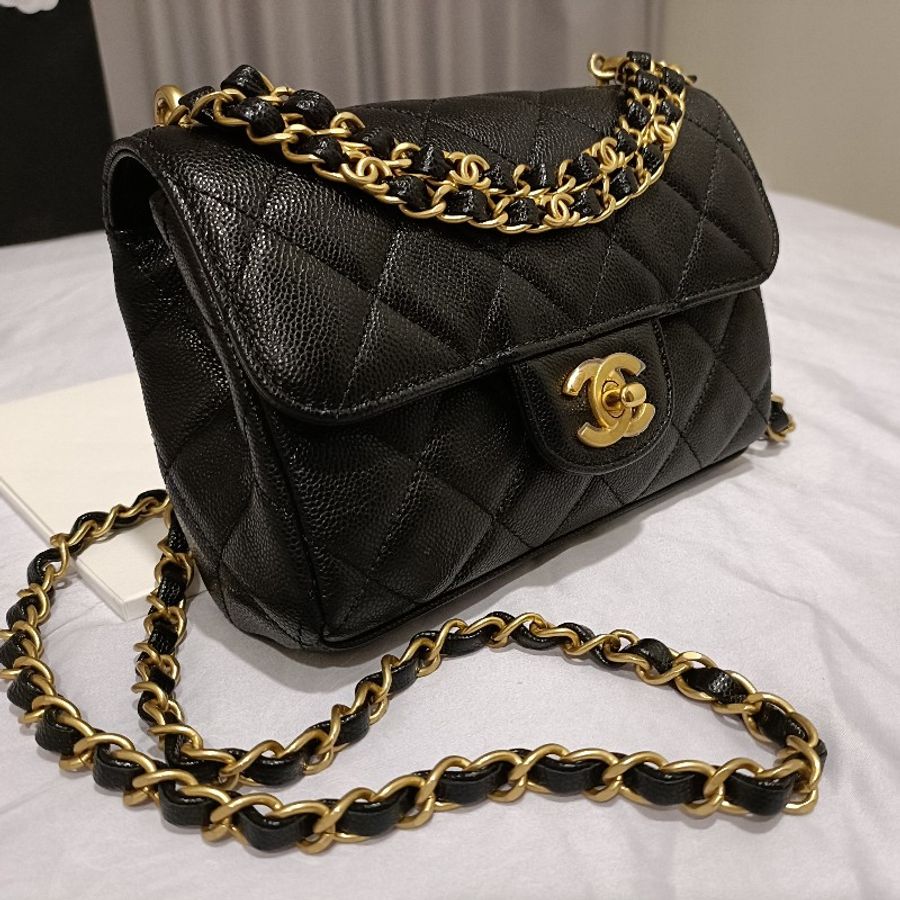 Chanel
迷你口蓋包
粒紋小牛皮-1
