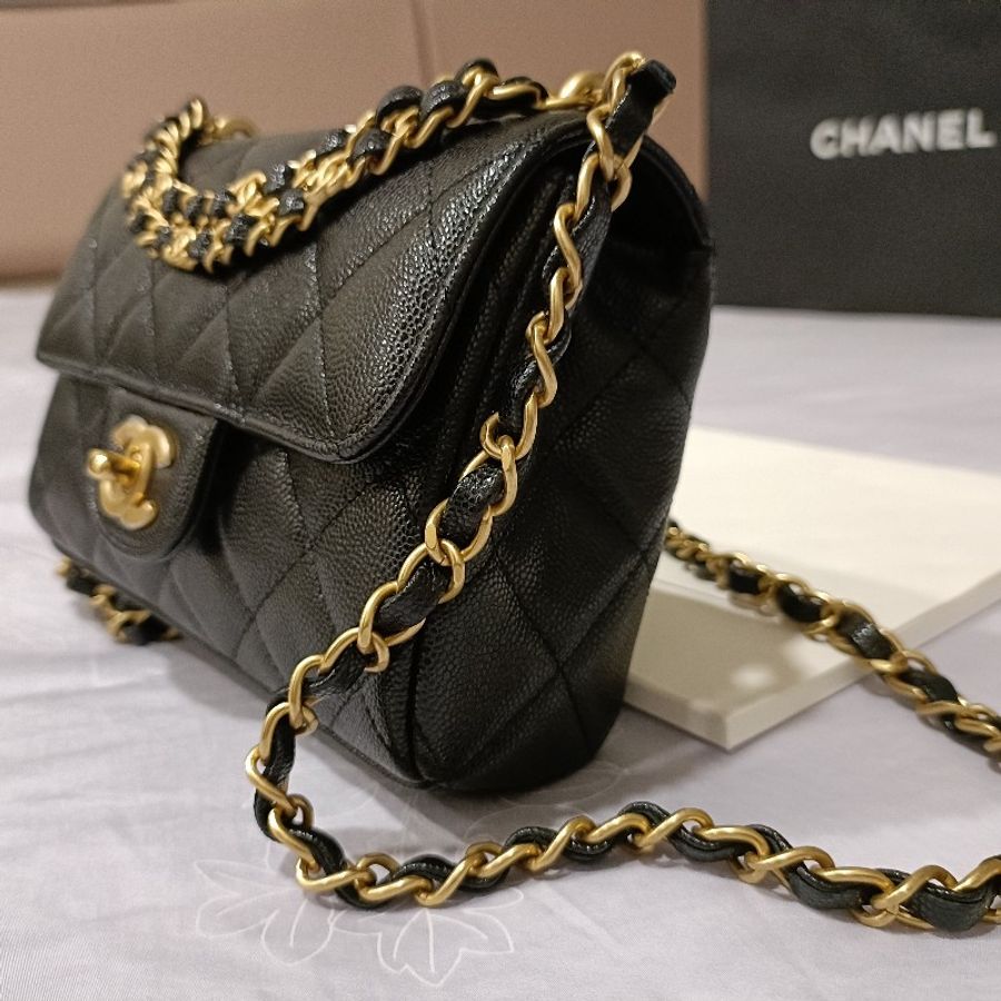 Chanel
迷你口蓋包
粒紋小牛皮-4