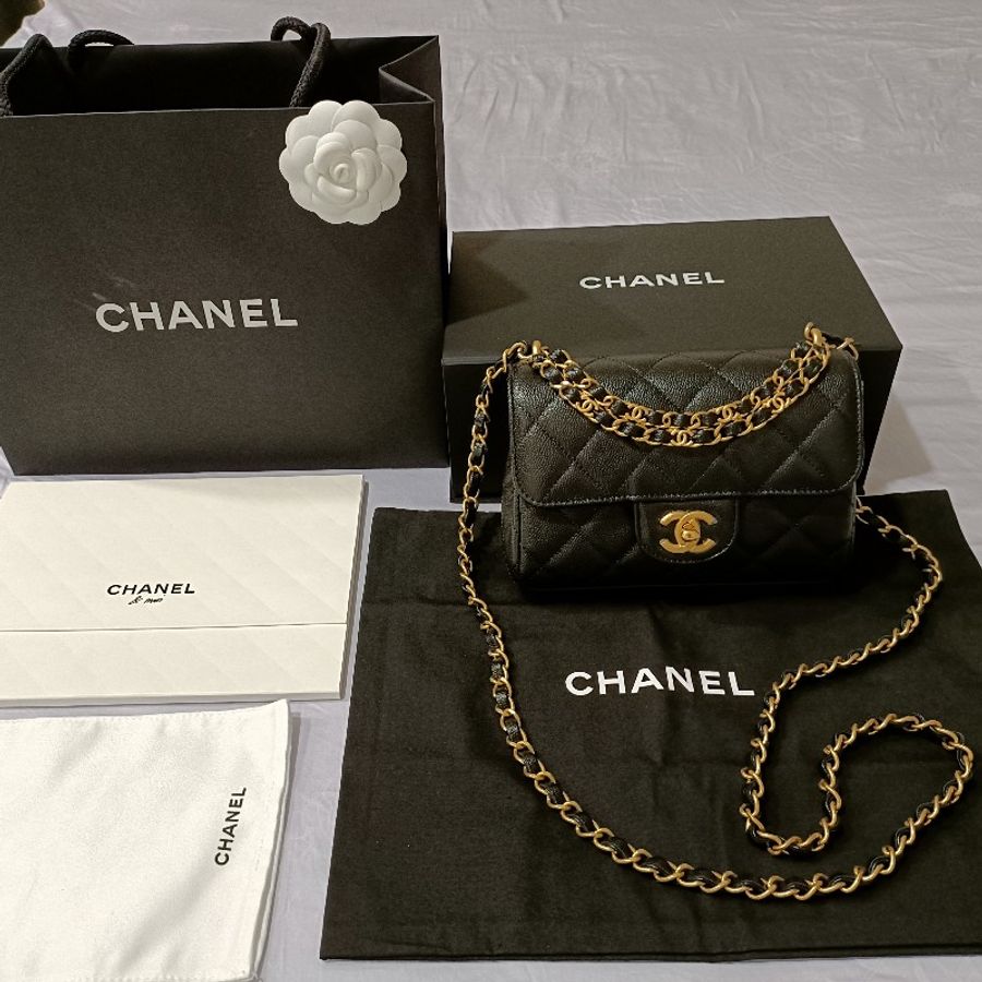 Chanel
迷你口蓋包
粒紋小牛皮-25