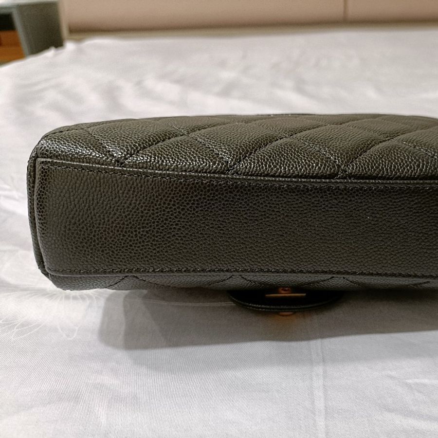 Chanel
迷你口蓋包
粒紋小牛皮-15