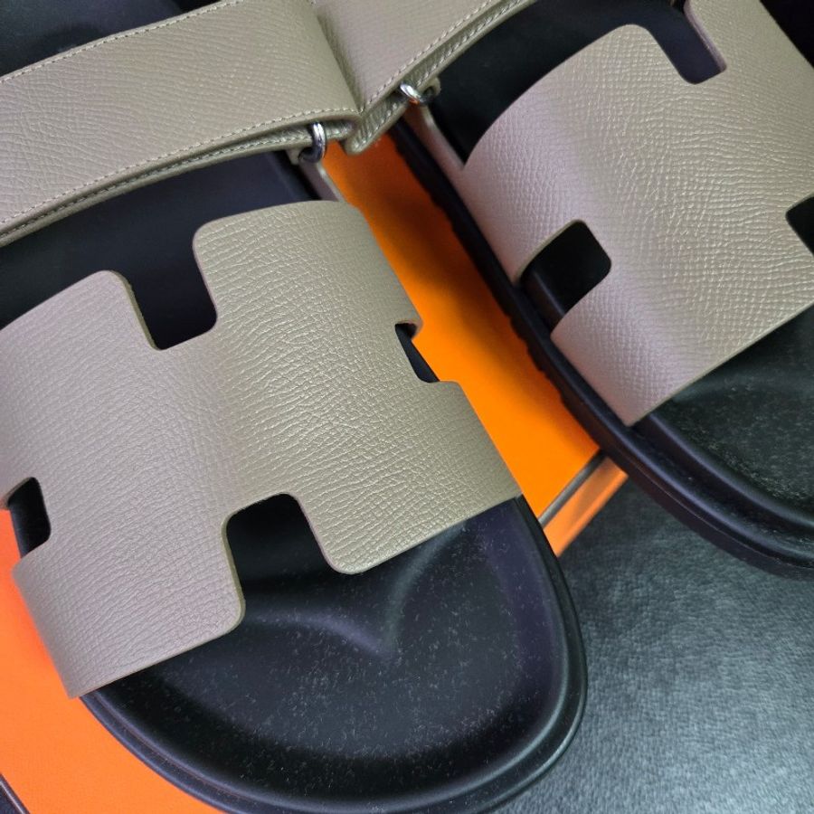 全新 HERMÈS 愛馬仕 Chypre涼鞋 Epsom 大象灰、樹皮色-3