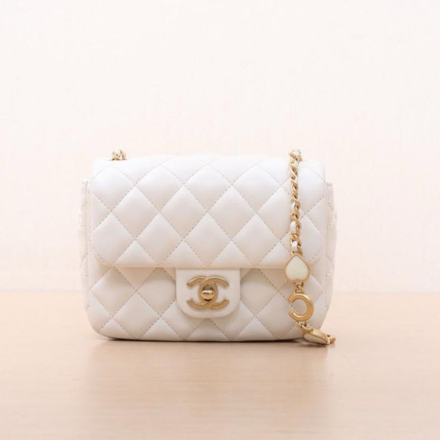 CHANEL(香奈兒) 白色 晶片開 金扣 22K 琺瑯愛心CoCo鏈條 皮穿鏈 口蓋包-0