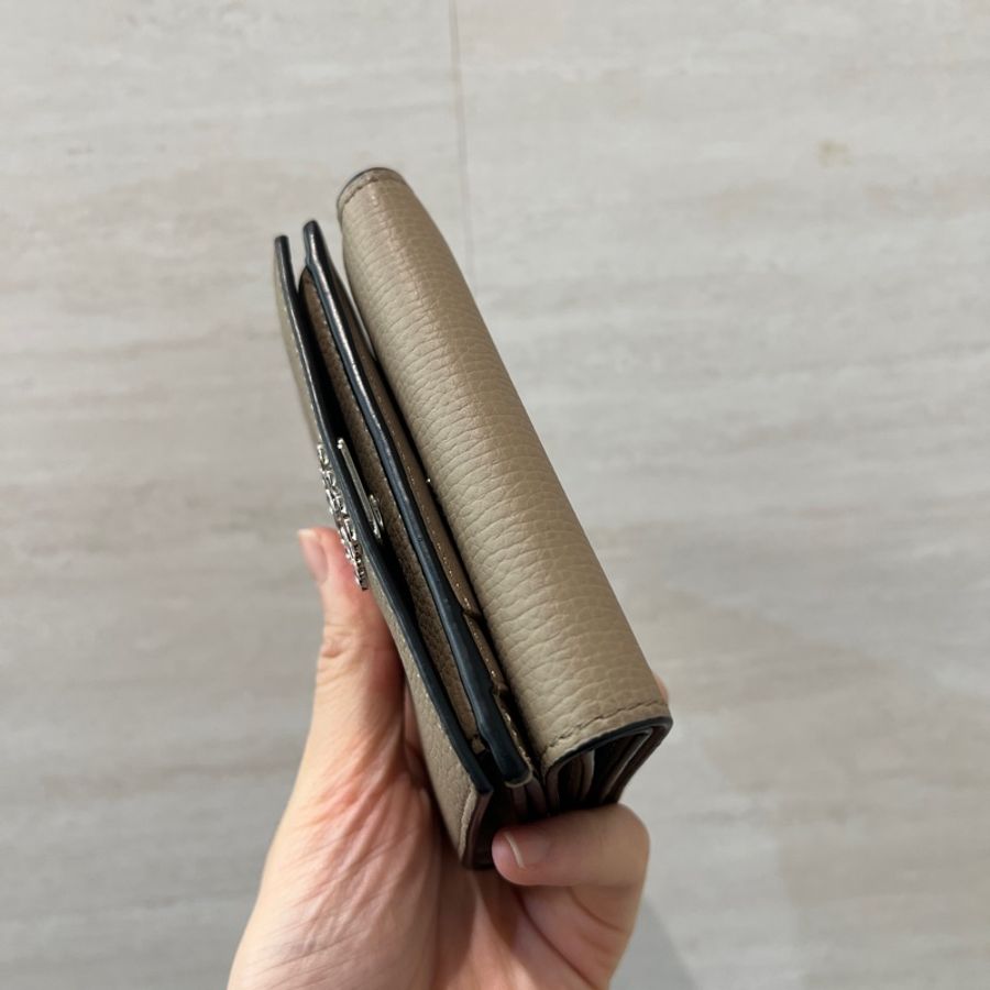Loewe 沙色牛皮銀釦三折短夾-6