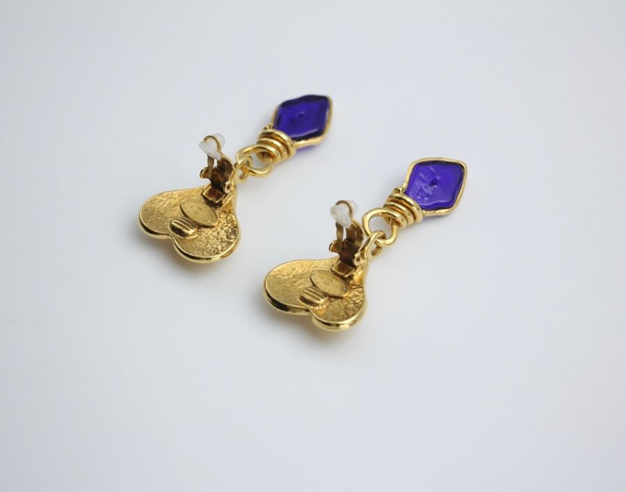 Chanel Vintage 95P Blue Gripoix & Gold Plated Heart Clip-on Earrings-3
