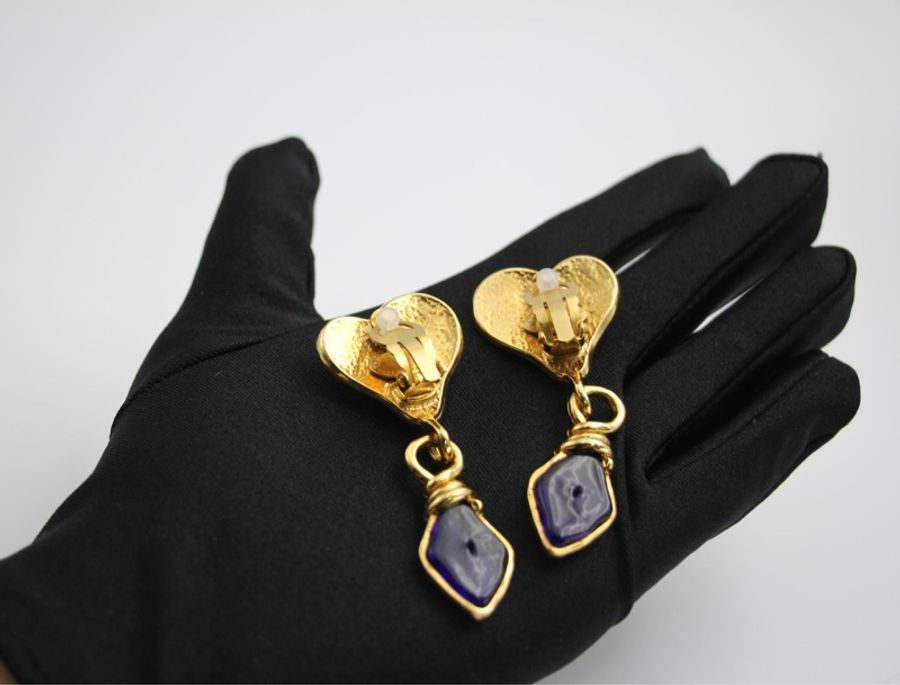 Chanel Vintage 95P Blue Gripoix & Gold Plated Heart Clip-on Earrings-11