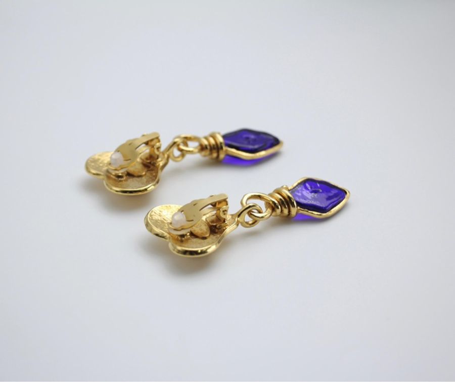 Chanel Vintage 95P Blue Gripoix & Gold Plated Heart Clip-on Earrings-12