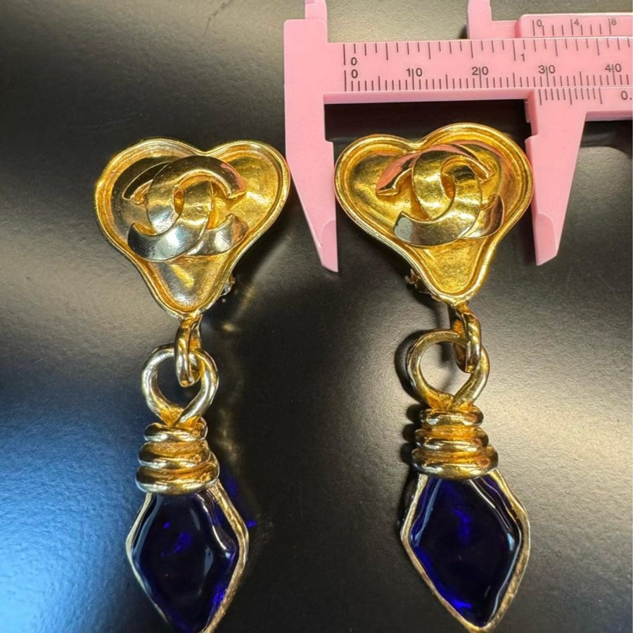 Chanel Vintage 95P Blue Gripoix & Gold Plated Heart Clip-on Earrings-15