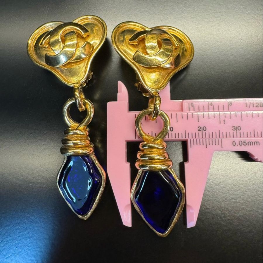 Chanel Vintage 95P Blue Gripoix & Gold Plated Heart Clip-on Earrings-16