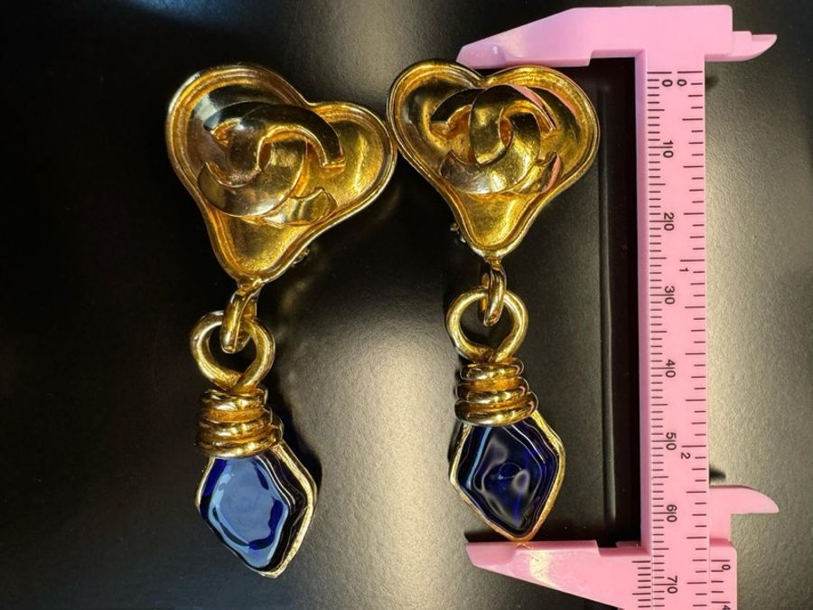 Chanel Vintage 95P Blue Gripoix & Gold Plated Heart Clip-on Earrings-17
