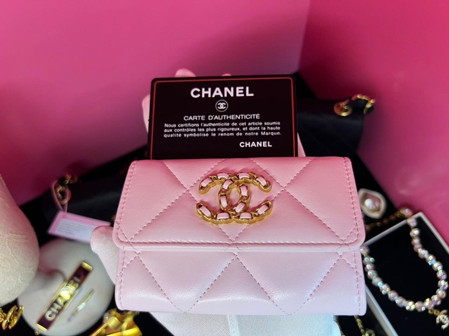 Chanel 19年皮革櫻花粉銀包卡套(Full set with copied receipt and card)-0
