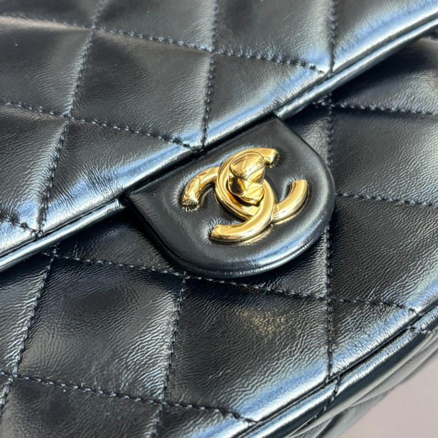::CHANEL:: AS5043黑色菱格亮牛皮金雙C金手提把斜背鏈包24-14