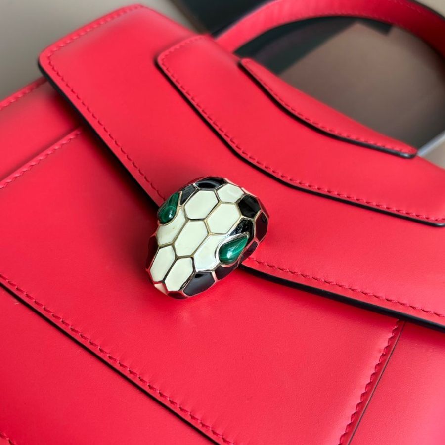 ::Bvlgari:: Serpenti Forever珊瑚紅色琺瑯蛇頭手提三層肩背斜背鏈包-3