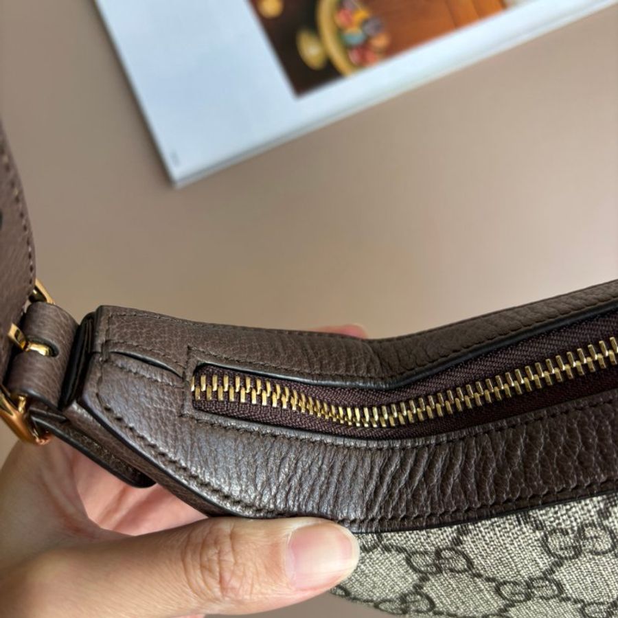 ::GUCCI:: 658551 Ophidia米色烏木色GG帆布紅綠織帶半月造形肩背腋下包(小)-12