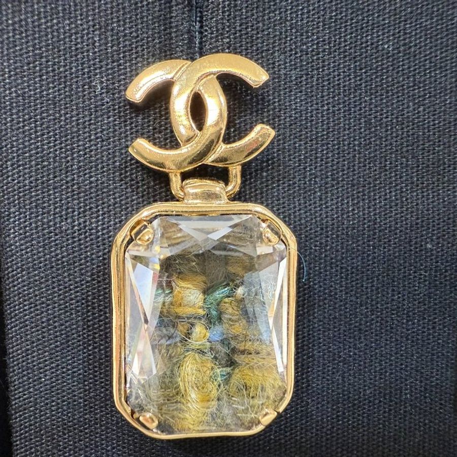 chanel 淡金雙C logo垂吊 黃藍毛呢方寶石針式耳環-9