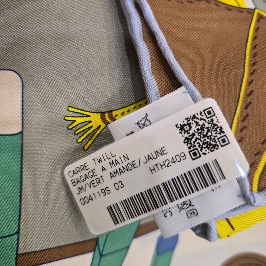 全新 HERMÈS 愛馬仕 Bagage a Main “手提行李”90方巾-1