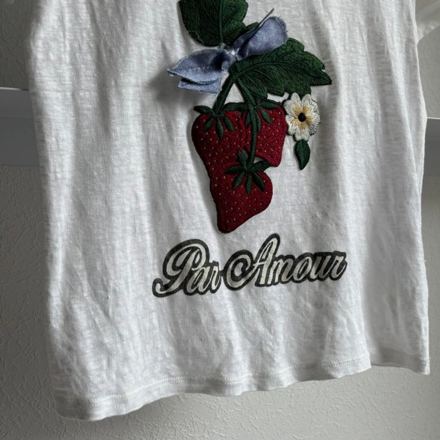 ::GUCCI:: 立體草莓圖樣刺繡 白色短袖上衣-9