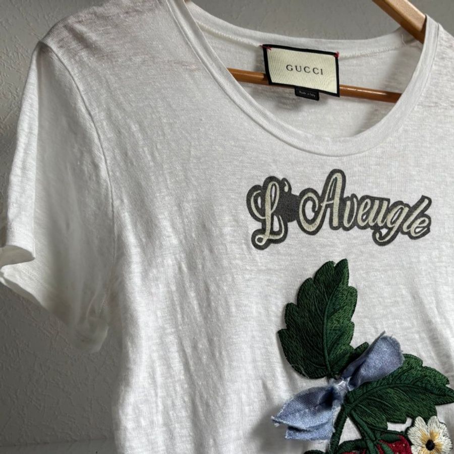 ::GUCCI:: 立體草莓圖樣刺繡 白色短袖上衣-11