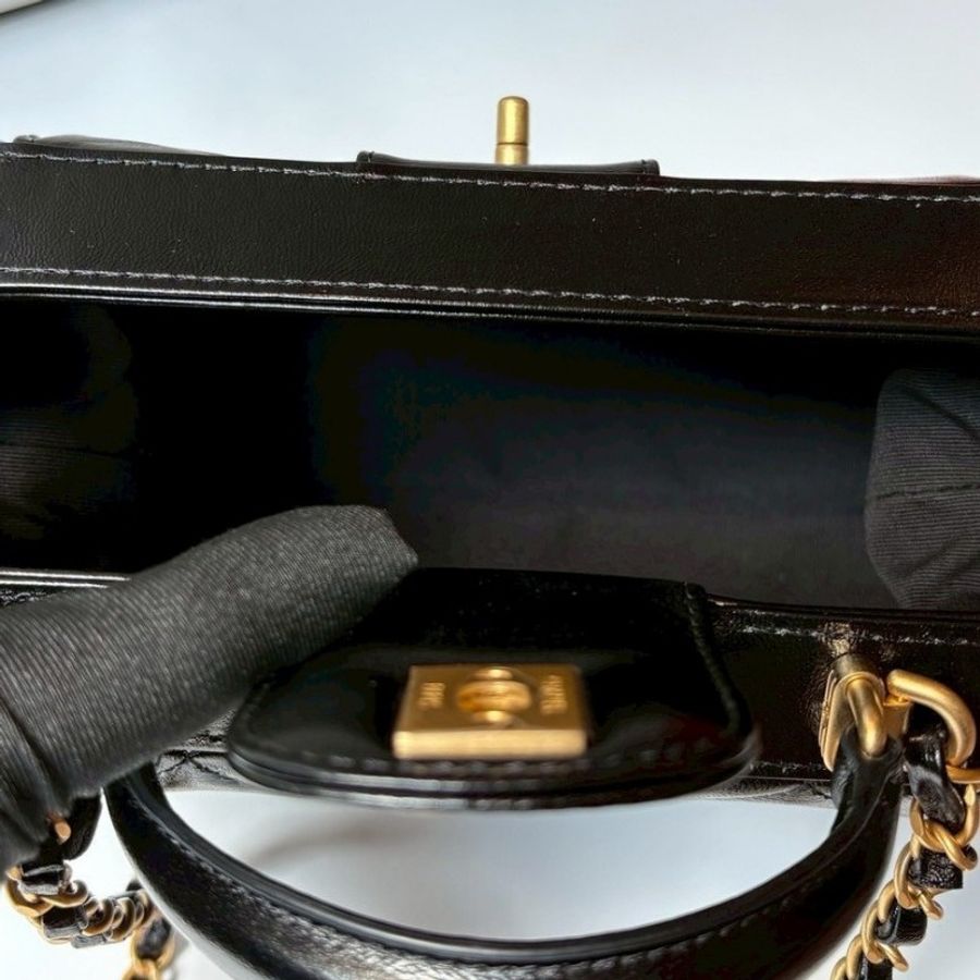 Chanel 金鍊黑色油蠟皮兩用醫生包 24-17