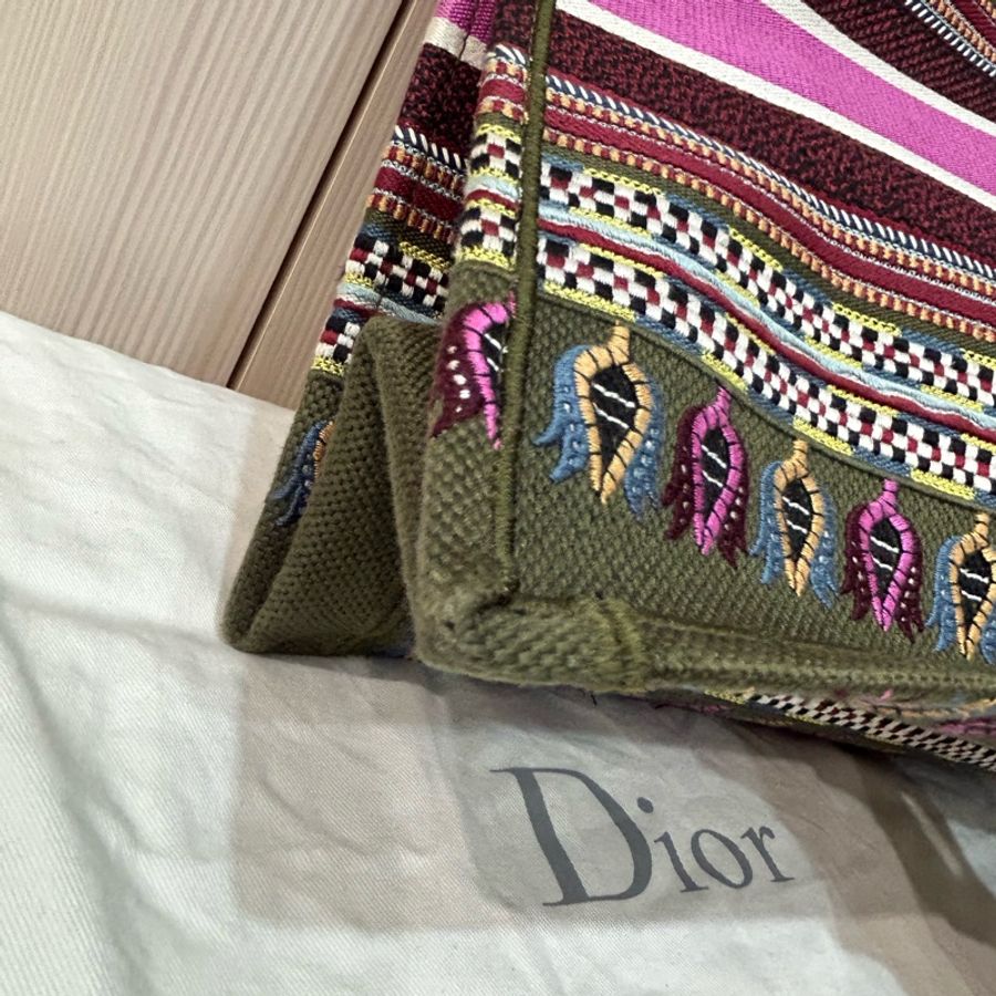 Dior totebook 大號 圖騰刺繡托特包-11