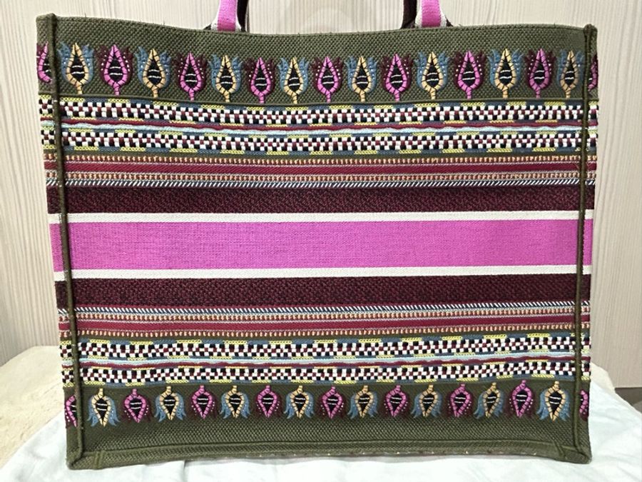 Dior totebook 大號 圖騰刺繡托特包-14