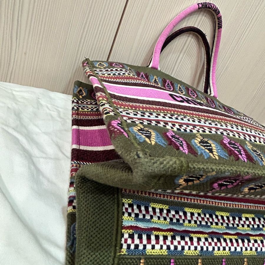 Dior totebook 大號 圖騰刺繡托特包-31