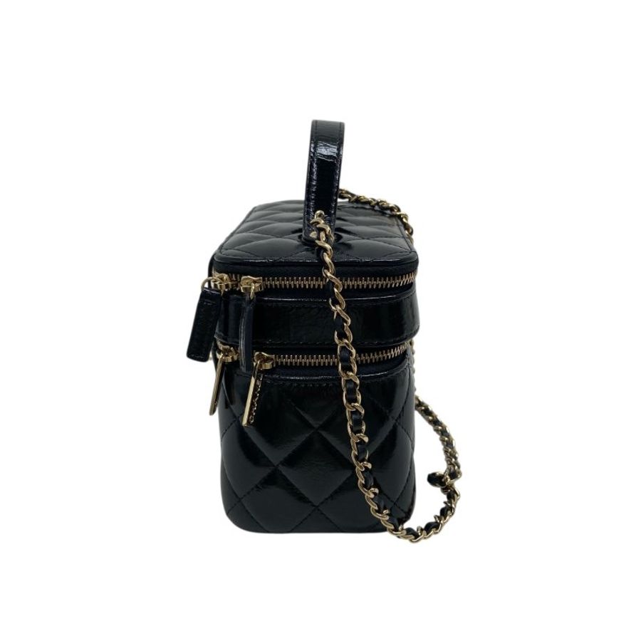 【CHANEL】黑色 Shiny Lambskin 油蠟皮 金扣 Vanity With Chain 雙層化妝盒包(二手) H0035-14