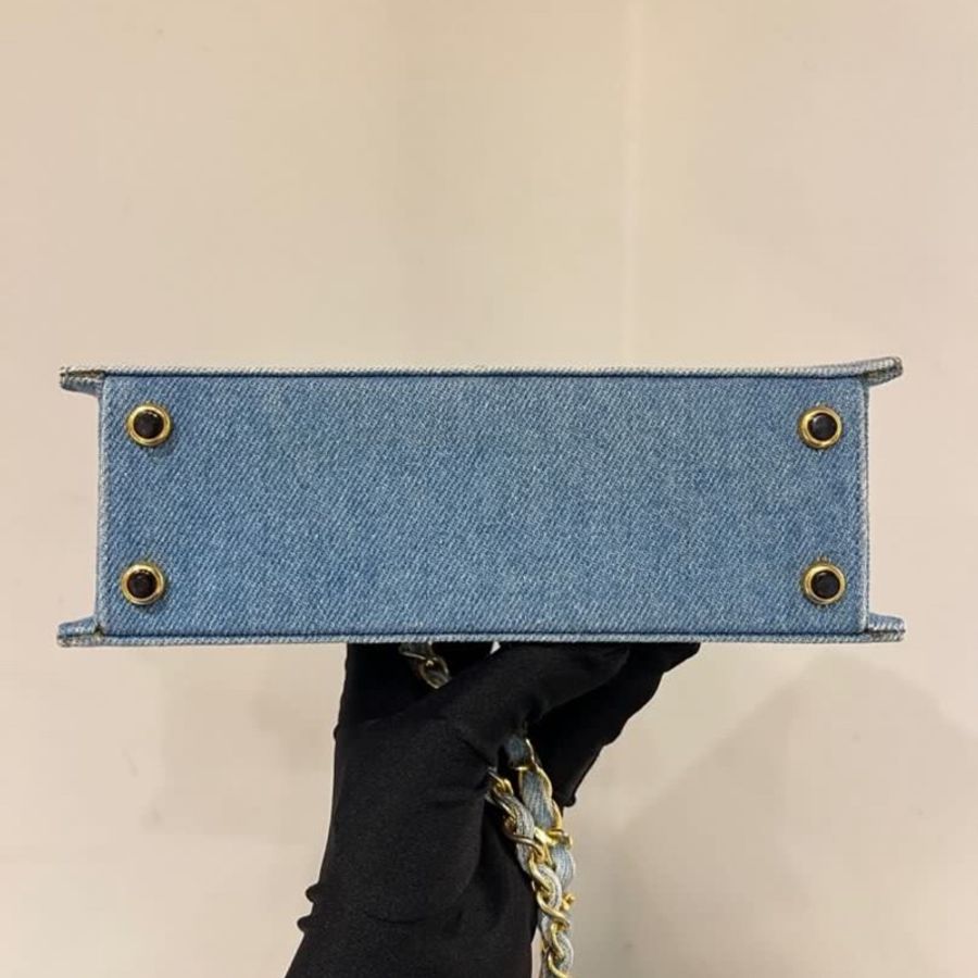 Chanel vintage 牛仔布梯型包-6