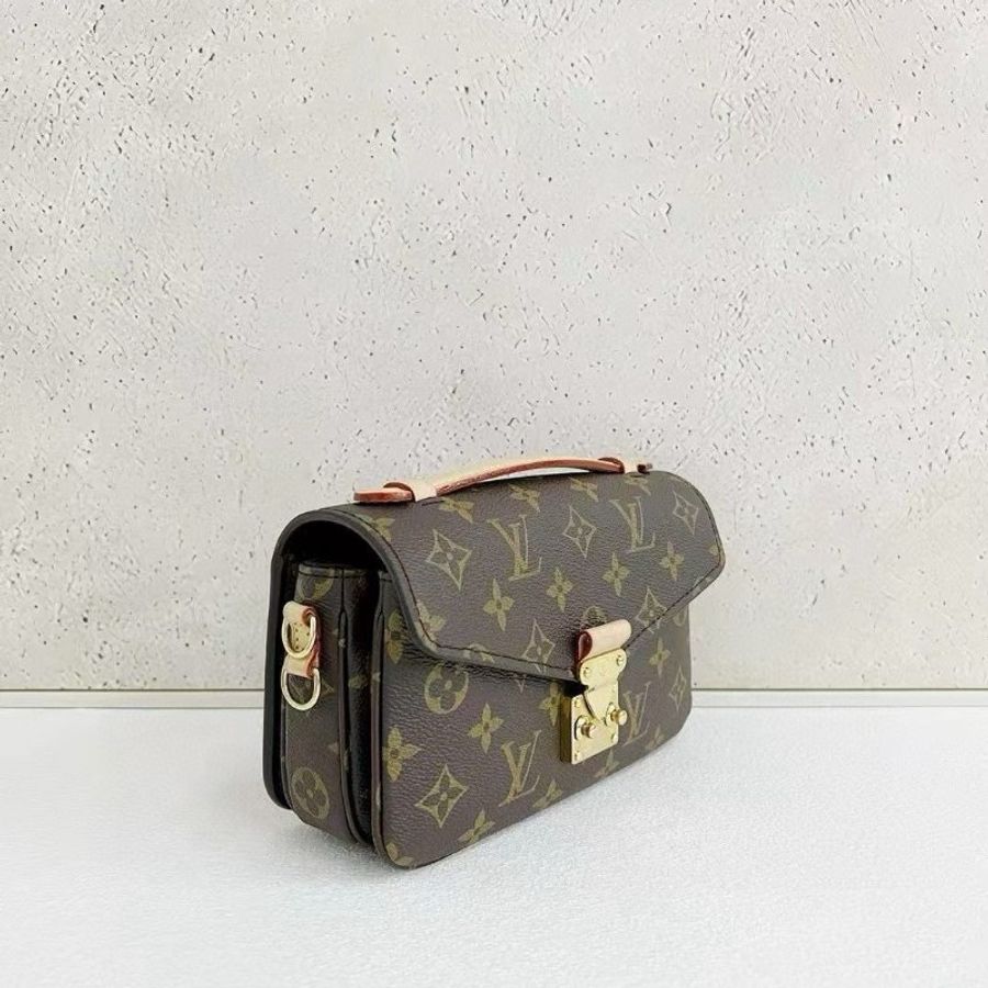 Louis Vuitton pochette Metis East West-2