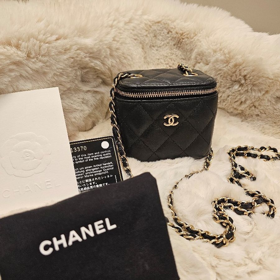 CHANEL 香奈兒 Vanity Case 迷你小盒包 小羊皮(Mini Vanity with Chain)化妝盒包-0