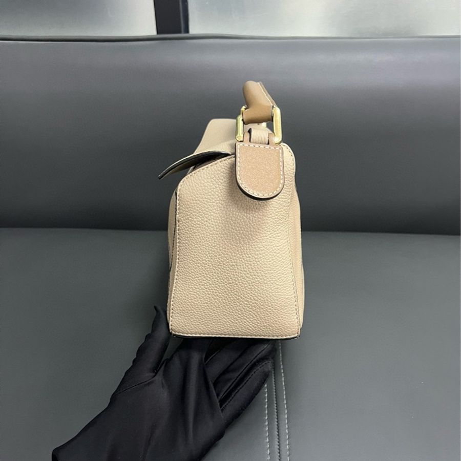 Loewe small puzzle 小號 沙色-9