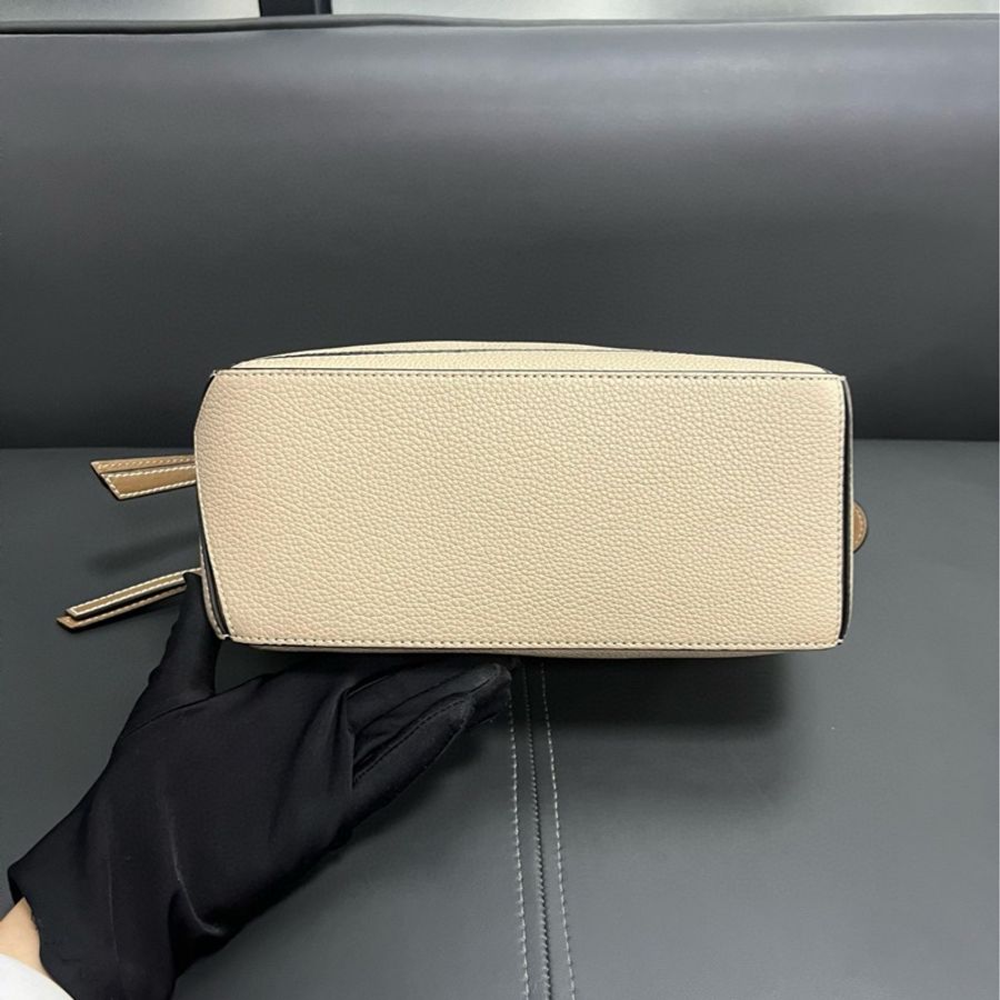 Loewe small puzzle 小號 沙色-11