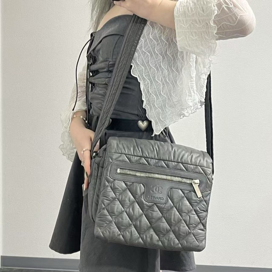 「JL精品代購」9新 香奈兒灰色羽絨質感尼龍布運動翻盖蓋小方挎包-2