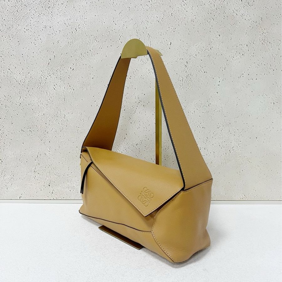 Loewe puzzle hobo 餅乾色-1