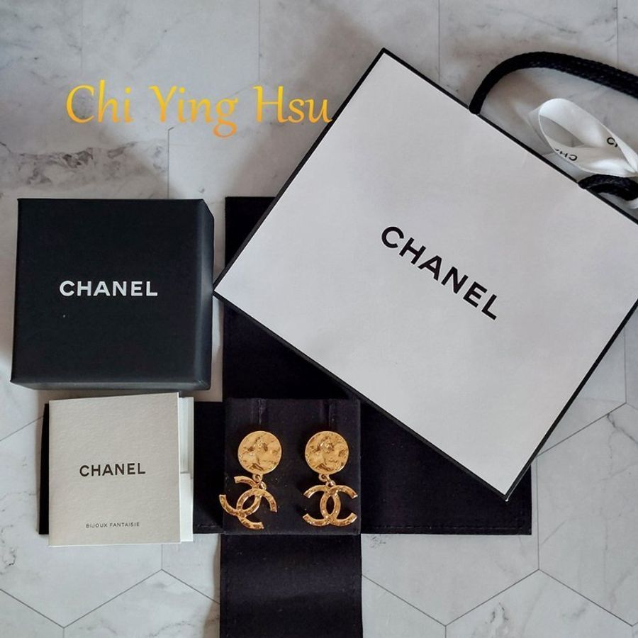 Chanel 24c🌈現品實拍 🌈金色熔岩圓雙C耳環👏9.8成新 未使用閒置品-0
