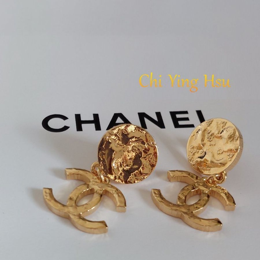 Chanel 24c🌈現品實拍 🌈金色熔岩圓雙C耳環👏9.8成新 未使用閒置品-9