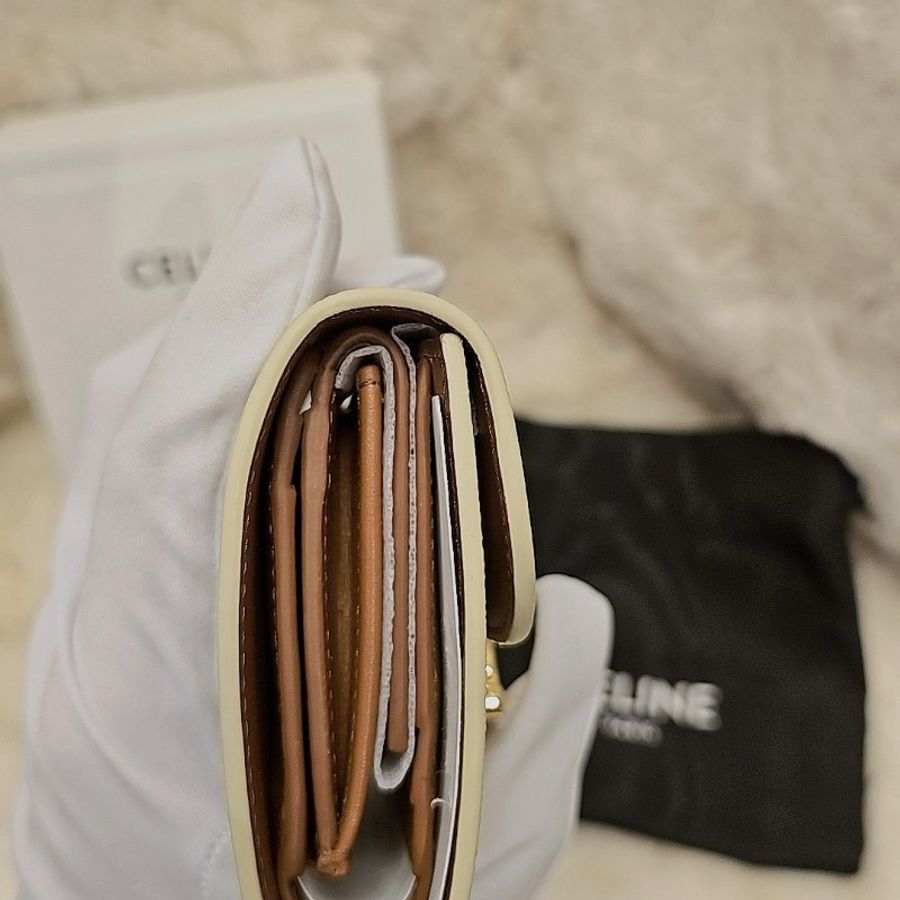 全新 CELINE Triomphe 凱旋門金釦短夾|奶茶色 米白帆布款-3