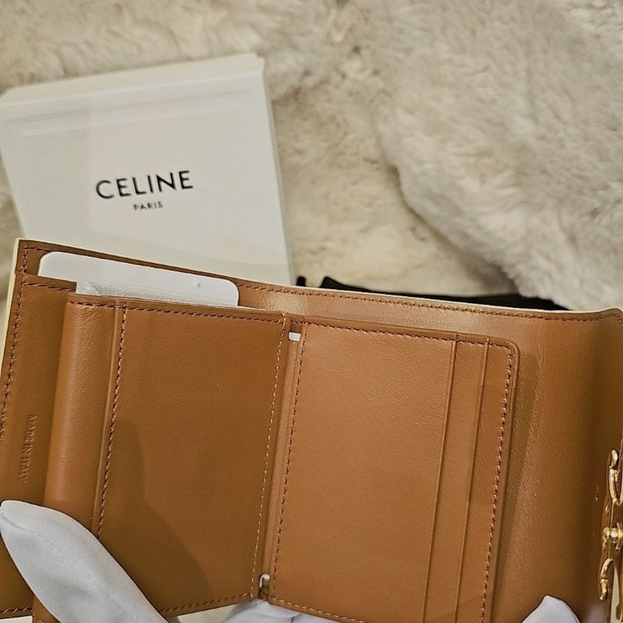 全新 CELINE Triomphe 凱旋門金釦短夾|奶茶色 米白帆布款-5