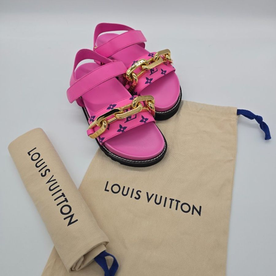 Louis Vuitton 經典花紋 金屬搭扣 粉紅色涼拖鞋-1