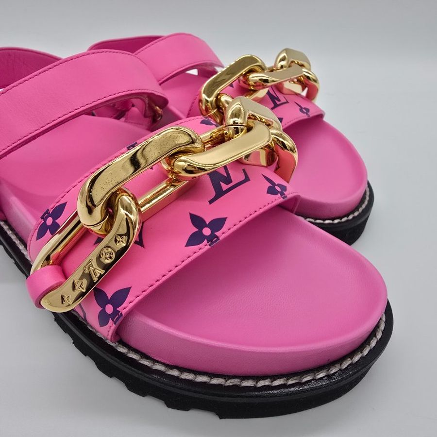 Louis Vuitton 經典花紋 金屬搭扣 粉紅色涼拖鞋-2